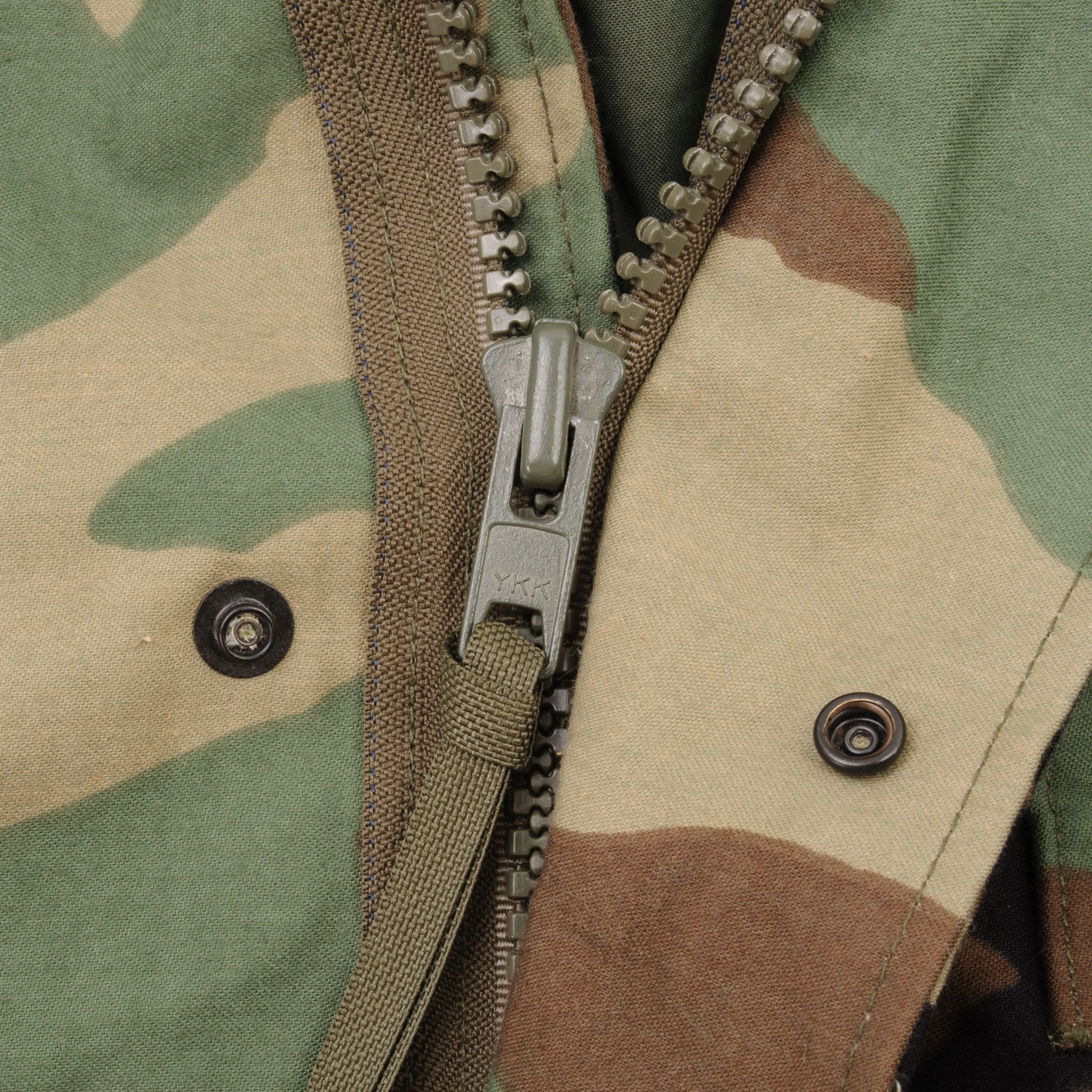 VINTAGE US ARMY M-1965 M65 WOODLAND CAMO FIELD JACKET 1999 LARGE REGULAR